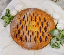 Пирог с брусникой и яблоками