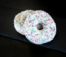 Пончик с начинкой малина-смородина