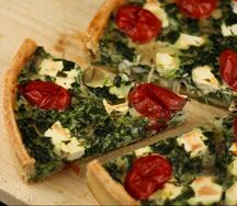 Половина киша со шпинатом и сыром