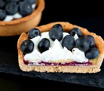 Тарталетка со свежими ягодами голубики