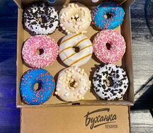 Набор из 9 разных пончиков