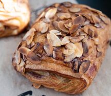 Гипфель с шоколадной начинкой