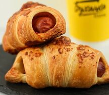 Круассан с сосиской