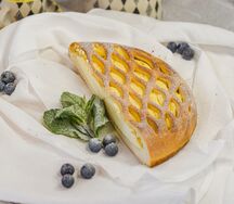 Половина пирога с творогом