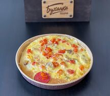 Мини-пицца Неаполитано с томатами, салями и шампиньонами