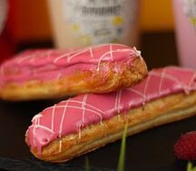 Эклер малиновый