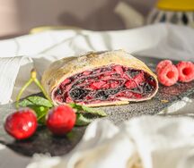 Низкокалорийный штрудель с яблоком и смородиной пост