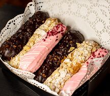 Набор фирменных эклеров Буханка