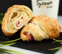 Круассан с ветчиной и сыром