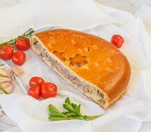 Половина пирога с мясом