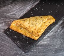 Треугольник Фитнес с брынзой и зеленью