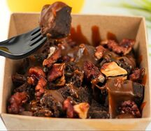 Пирожное Брауни с карамелью и пеканом