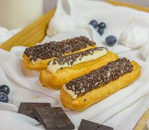 Набор эклеров с масляно-ванильным кремом