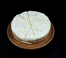 Торт Молочная девочка в праздничной коробке