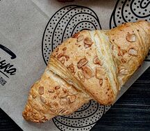 Круассан с марципановым кремом