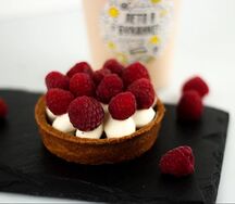 Тарталетка со свежими ягодами малины