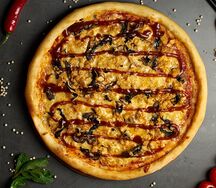 Пицца Курица с грибами под соусом BBQ