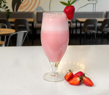 Молочный клубничный коктейль
