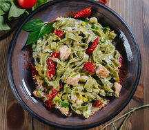 Паста с семгой и шпинатом