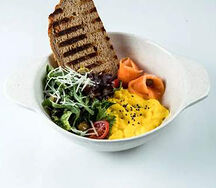 Скрэмбл с лососем