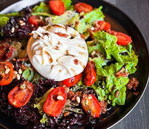 Салат с бурратой и прованскими травами