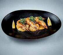 Королевские креветки с ананасами на гриле