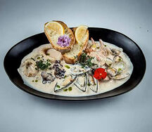 Соте из морепродуктов в сливочном соусе