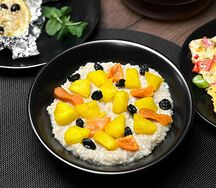 Овсяная каша с печеными яблоками и корицей