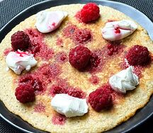 Овсяной блин с бананом и творожным сыром