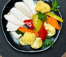 Куриная грудка с цветной капустой и болгарским перцем