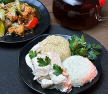 Курица в сливочном соусе со смесью риса
