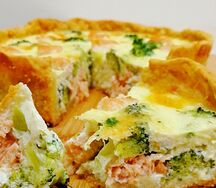 ПП киш с красной рыбой, брокколи и шпинатом