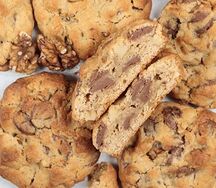Печенье с молочным шоколадом и грецким орехом
