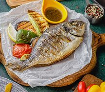 Запеченная дорадо с травами