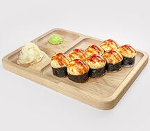 Запеченный ролл с пармезаном и тунцом