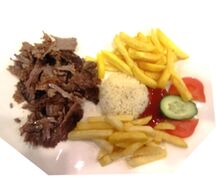 Донер из говядины на тарелке