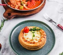 Жульен с куриным филе и шампиньонами