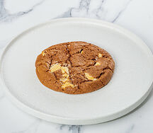 Печенье Cookies Шоколадное с белой глазурью