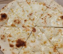 Фокачча с чесноком и сыром