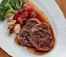 Медальоны Black Pepper с брокколи 