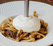 Казаречче с говяжьей щекой и муссом пармезан