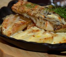 Карп запеченный со сметаной