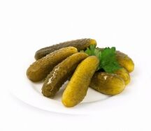 Соленые бочковые огурчики