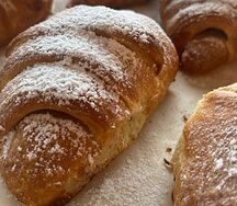 Круассан с варёной сгущёнкой