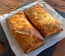 Слойка с ветчиной и сыром