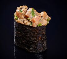 Гункан с тунцом и трюфелем