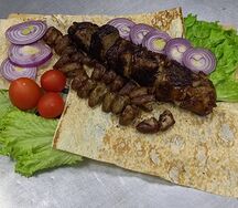 Шашлык из говяжьей печени в жировой сетке