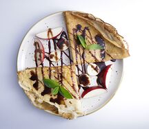 Блины с творогом и сметаной