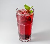 Чай горячий черный