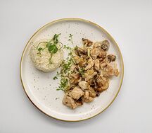Курица с грибами в сливочном соусе